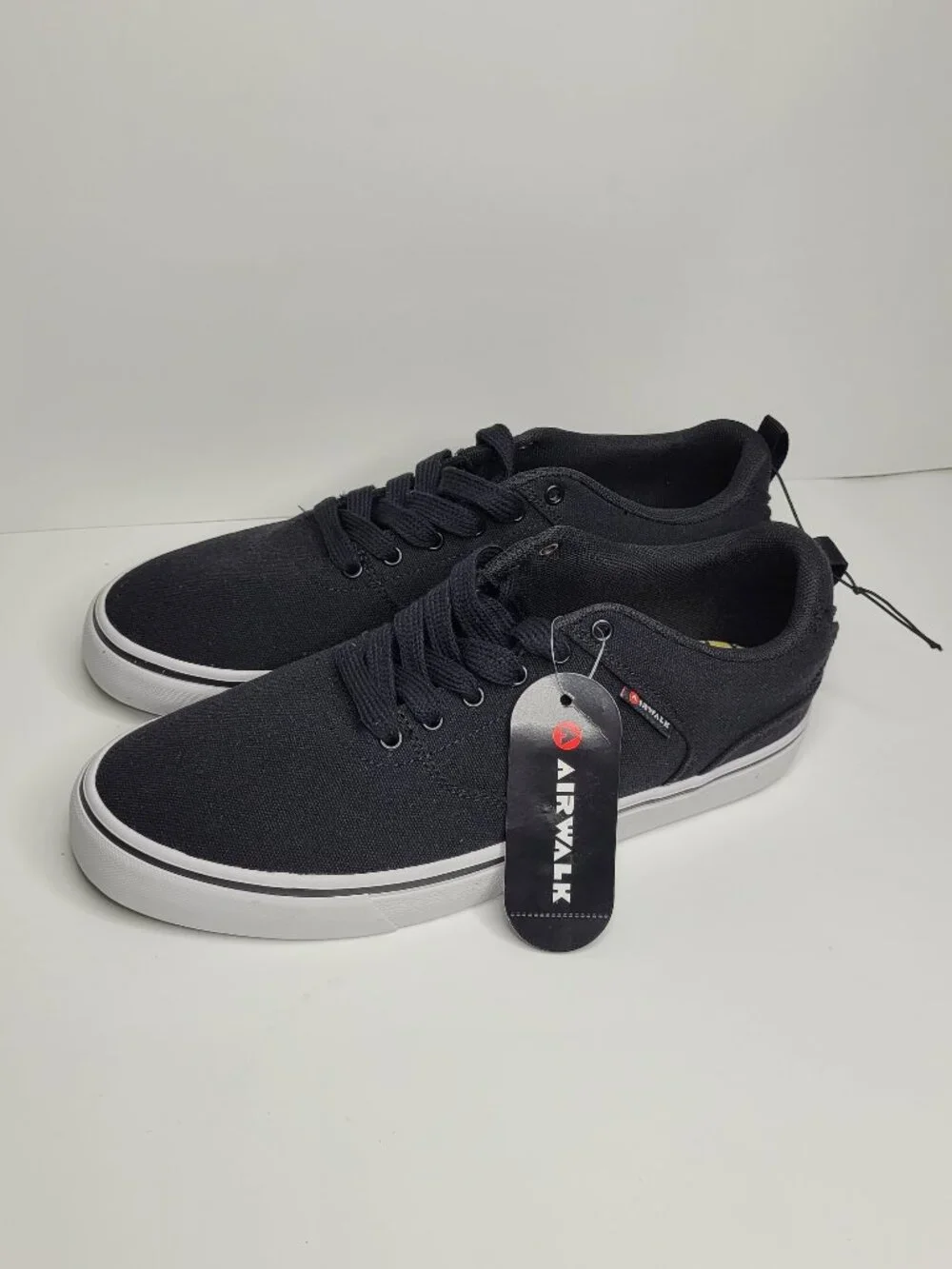 Airwalk men's black canvas casual skate lace up shoes size 11 NWT